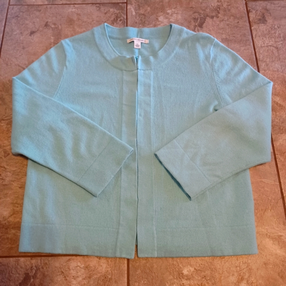 Women's Banana Republic Vintage Style Large Powder Blue Cardigan